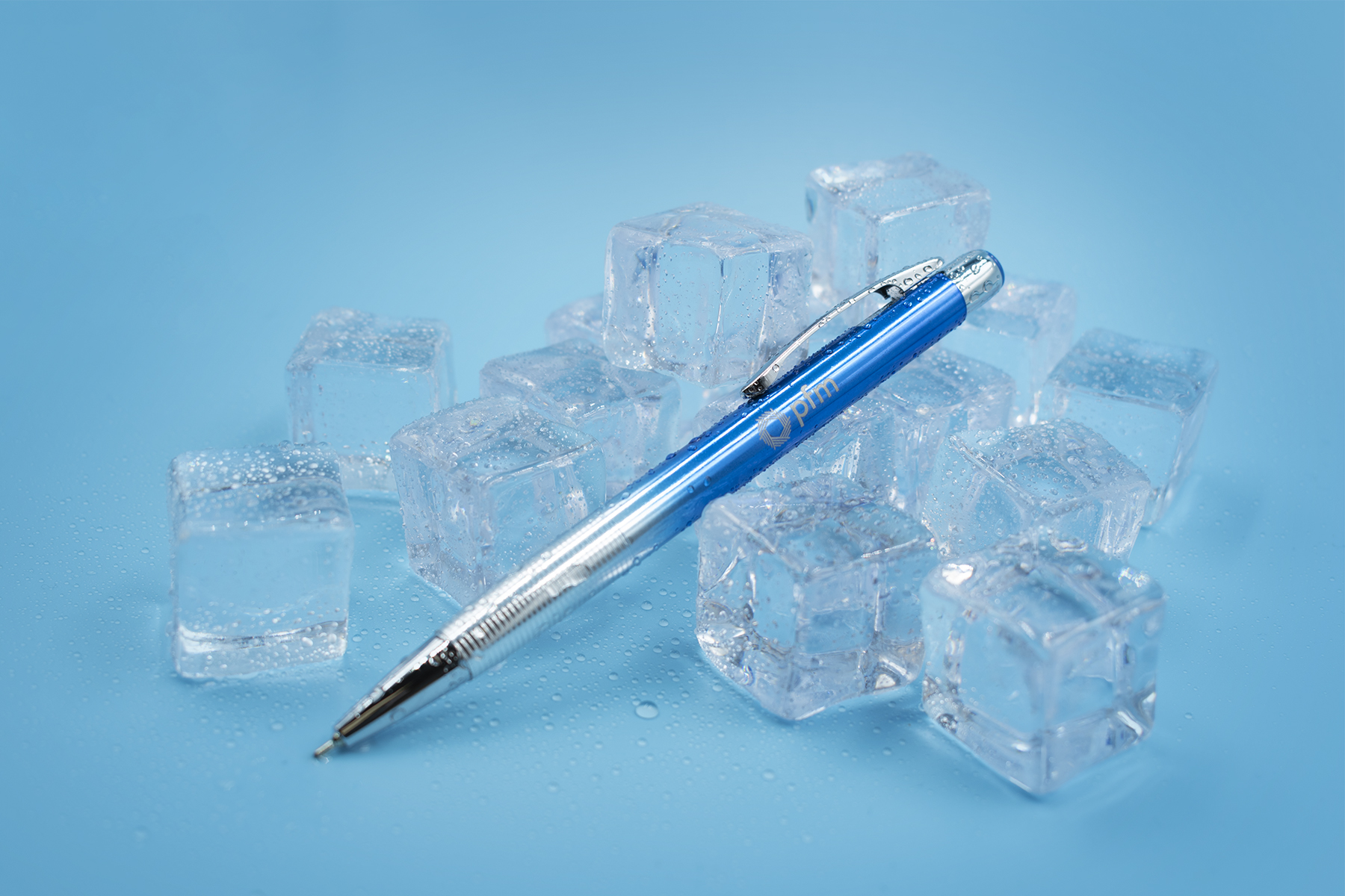 Ombre blue metal pen on ice cubes (#679)